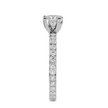 Luminous diamond engagement ring